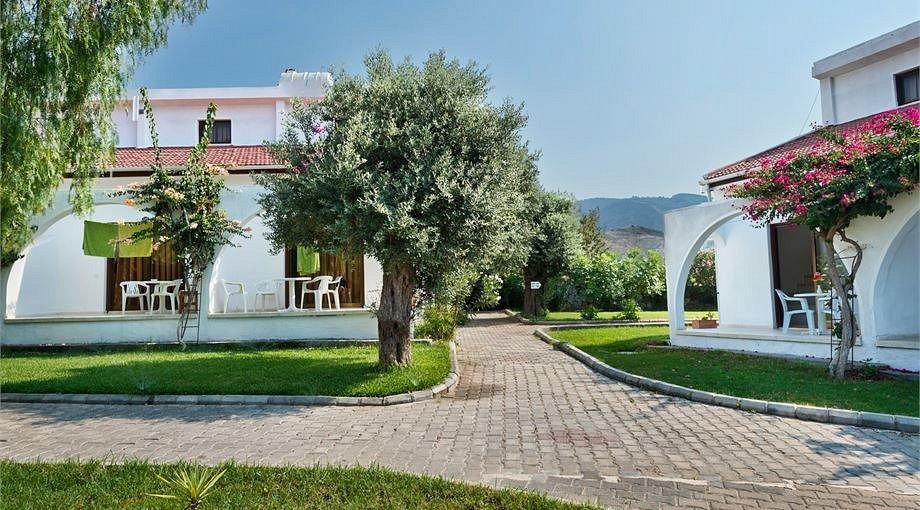 Bare Hill Holiday Village Elea Bagian luar foto