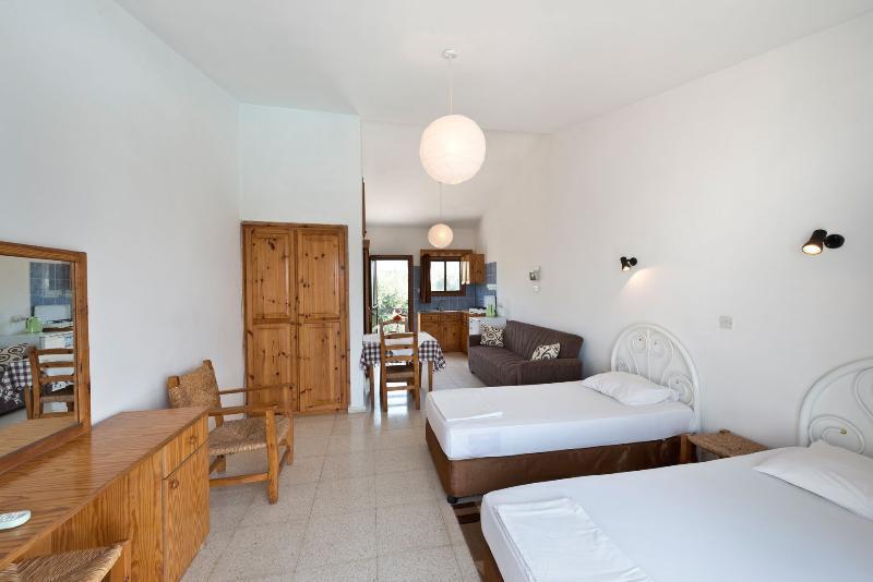 Bare Hill Holiday Village Elea Bagian luar foto
